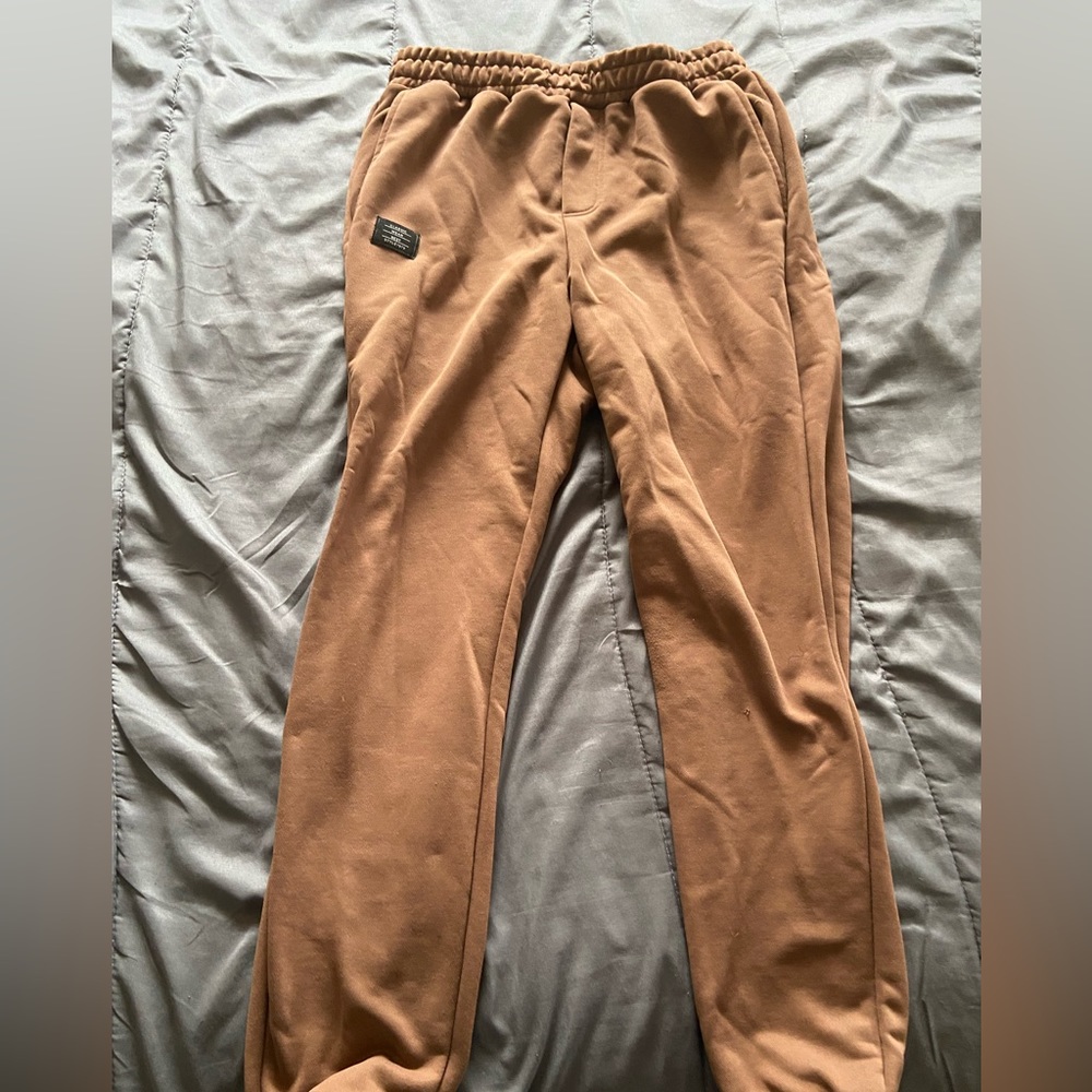 The brand is shein and is a size small men’s but they are good for any gender